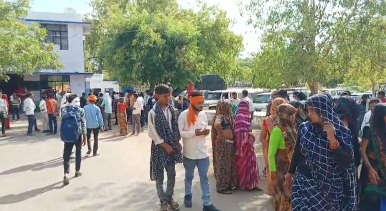 किशोरी का कुएं में मिला शव, परिजनों ने हत्या बताकर लगाया जाम