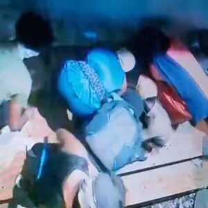 कार में आए एक दर्जन चोर, ज्वेल्स की दुकान व एक घर को बनाया निशाना