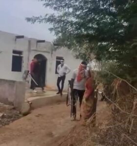 बेखौफ हुए बदमाश, पुलिस का खौफ नहीं, दिनदहाड़े की पूर्व सरपंच के घर फायरिंग