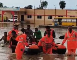 एक ही बारिश में बिगड़े जिले में हालात, एसडीआरएफ टीम ने निकाले लोग