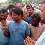 तीन माह का राशन सेल्समैन ने किया गायब, ग्रामीणों ने किया चक्काजाम