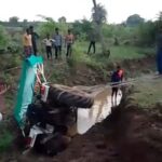 खेत पर जा रहा था बोवनी करने, नाले में पलटा ट्रेक्टर, कूदकर बचाई किसान ने जान