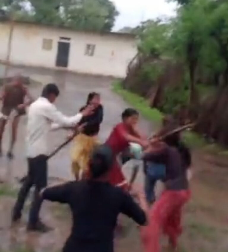 शादी होना तो दूर, बातचीत के दौरान ही जमकर चले लाठी-डंडा, वीडियो वायरल