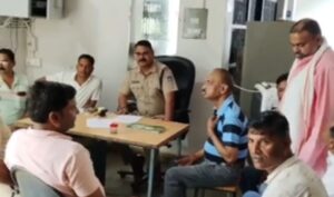 सोशल मीडिया पर अपमानजनक टिप्पणियों से आहत पार्षद, पहुंचे कोतवाली