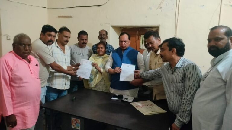 नवाब साहब रोड का नाम शिवाजी मार्ग व रोटरी चौक पर शिवाजी की प्रतिमा लगाई जाए