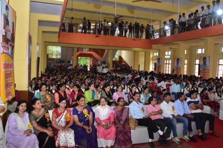 शिवपुरी जिले के 2,956 छात्र-छात्राओं को मिली लैपटॉप की राशि