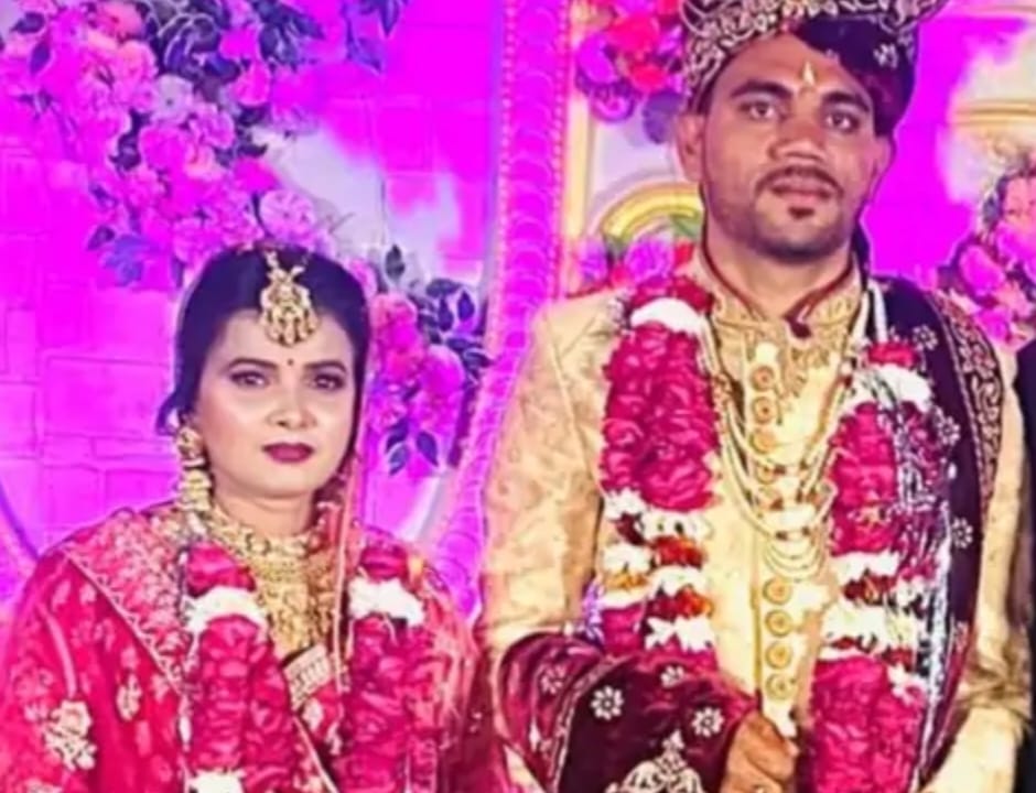 अब तो पुरुष आयोग बनना ही चाहिए, जेवर नगदी ले उड़ी पत्नी, प्रेमी संग शादी का फोटो भेजा