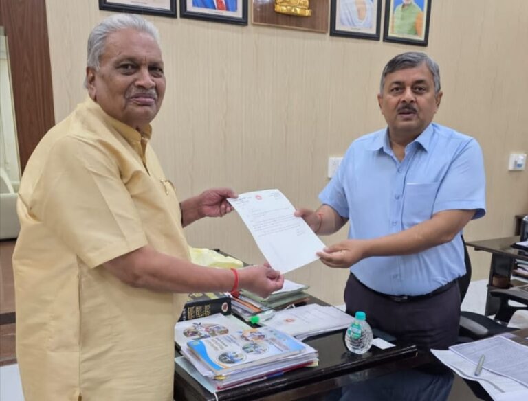 पानी बना परेशानी, फसलों को नुकसान, विधायक ने सौंपा कलेक्टर को ज्ञापन