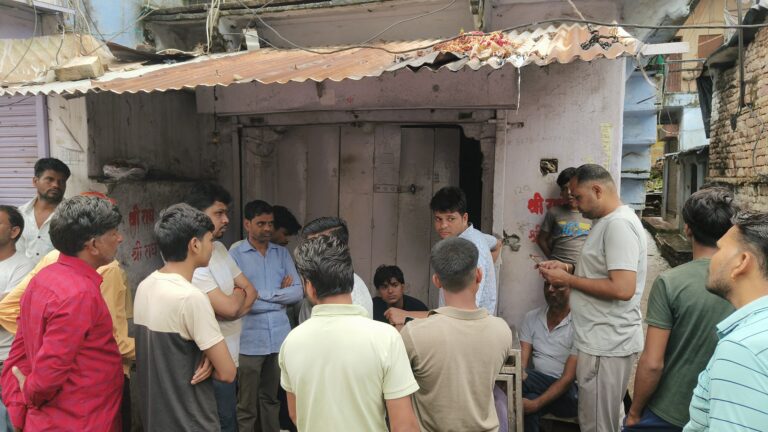 ज्वेलर्स की दुकान से 25 लाख की चोरी, सीबीआर भी निकाल ले गए चोर