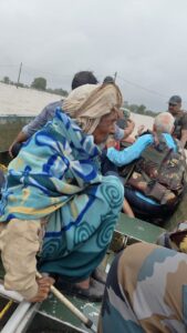 रेत के अवैध उत्खनन ने बदली सिंध की दिशा, एक दर्जन गांव में घुसा पानी, मदद को आई सेना