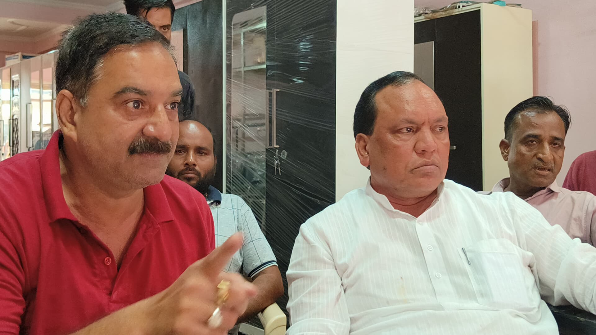 मैराथन बैठक का निचोड़: नपाध्यक्ष से ले लो इस्तीफा, तो हम नहीं छोड़ेंगे पार्टी