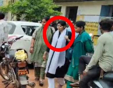 महिला बाल विकास की पर्यवेक्षक 20 हजार की रिश्वत लेते लोकायुक्त टीम ने दबोचा