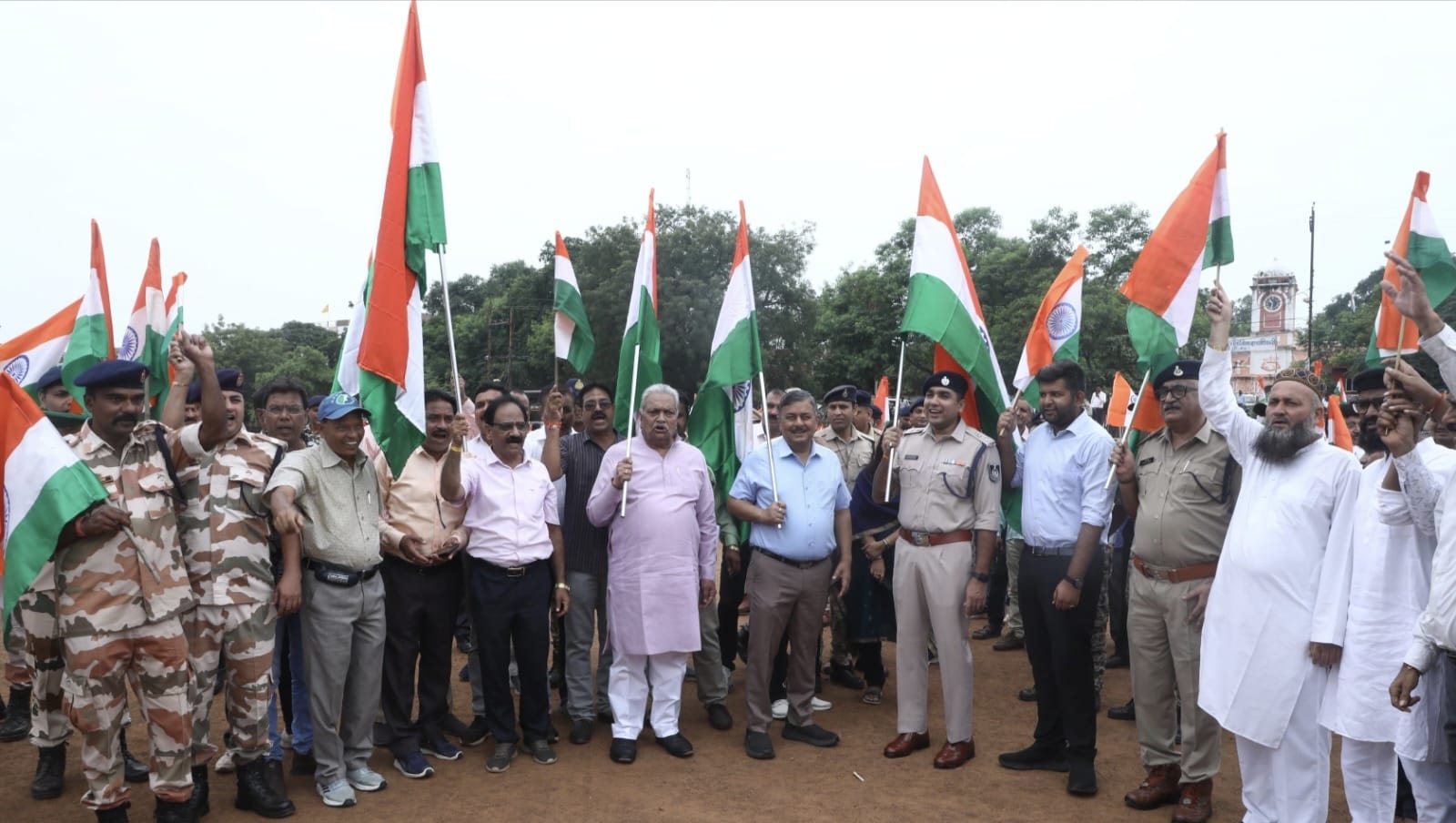 देशभक्ति के गीतों से गूंजा शहर शिवपुरी, निकली भव्य तिरंगा रैली