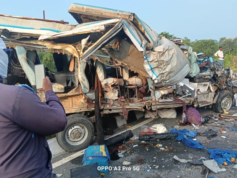कोटा-झांसी फोरलेन पर एनएचएआई की लापरवाही से हुआ गंभीर सड़क हादसा