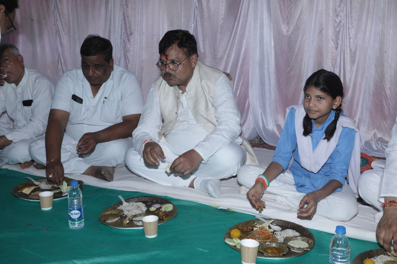 आजादी के पर्व पर प्रभारी मंत्री ने छीन ली अधिकारी-कर्मचारियों की आजादी