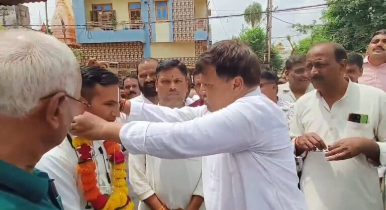 नपा मुद्दे को लटकाने पर प्रभारी मंत्री को पहनाती चाहिए माला, दो साल बाद आई शहर की याद