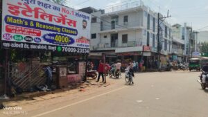 सरकार जोर दे रही स्वरोजगार पर, इधर मंत्री छीन रहे रोजगार, सड़क से दूर लगीं गुमटियां हटवाई