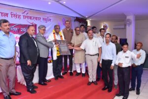 प्रो. सिकरवार स्मृति सम्मान समारोह गुरु शिष्य भाव संबंधों की रोचक बानगी: न्यायमूर्ति हृदेश