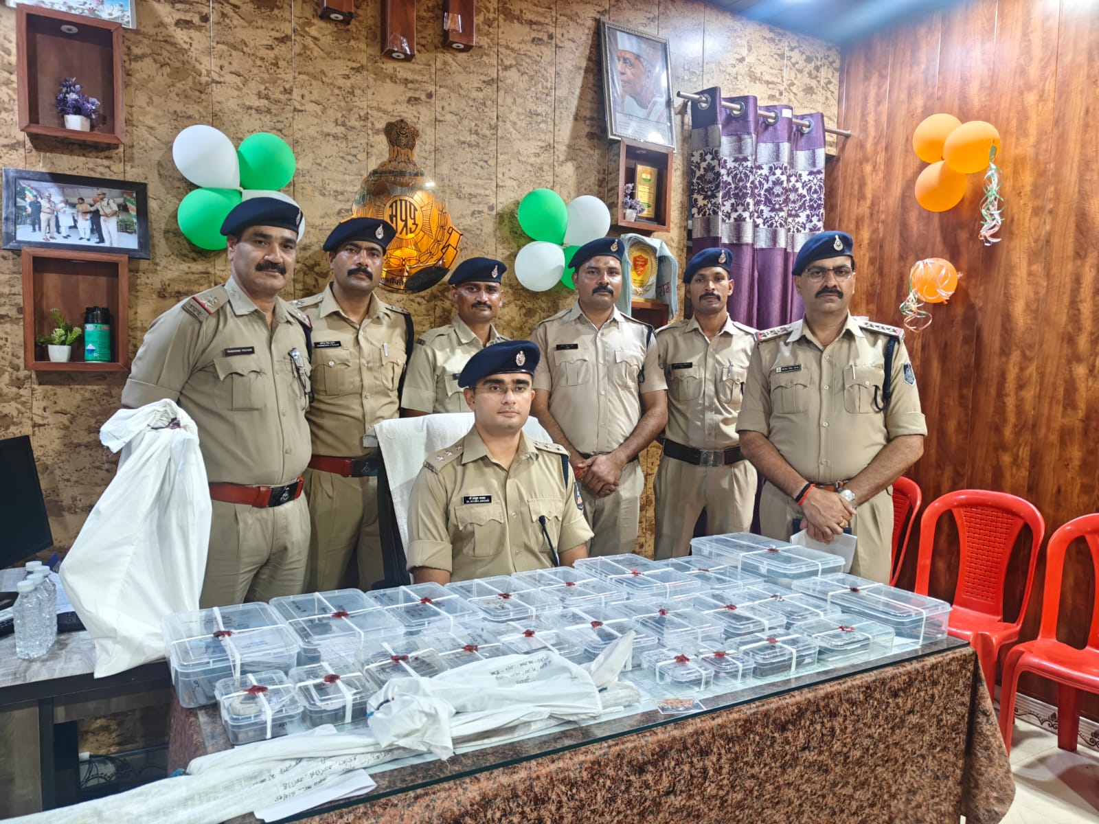 करेरा के सिलारपुर में बन रहे थे हथियार, पुलिस ने मारा छापा, मिले 10 हथियार व 3 जिंदा राउंड