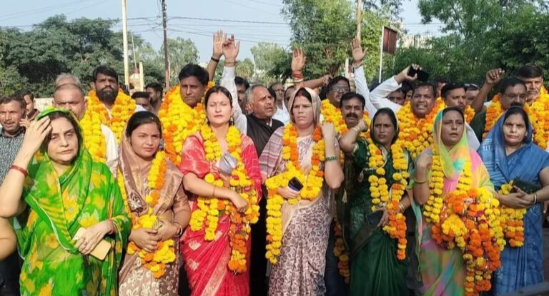 नगरपालिका की नौटंकी में आज रहा इस्तीफों का दिन, 18 में से 17 एकजुट होकर पहुंचे पार्षद