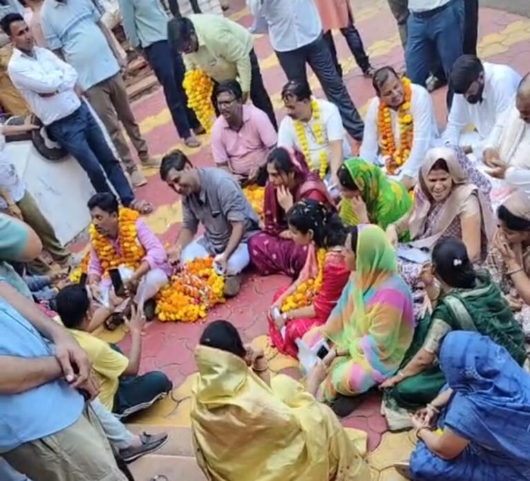 पार्षदों का इस्तीफा नामंजूर: अध्यक्ष ढूंढ रहीं विरोधी पार्षदों का भ्रष्टाचार, जनता मूकदर्शक