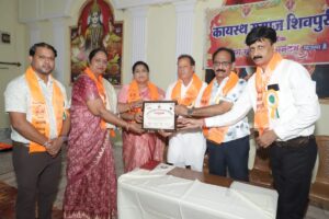 कायस्थ समाज शिवपुरी ने शिक्षक दिवस पर सेवानिवृत समाज बंधुओ किया सम्मानित