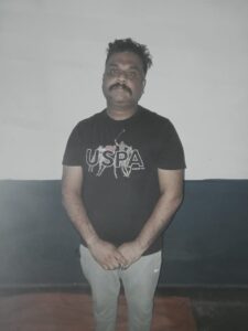 जमानत निरस्ती का आदेश होते ही इनामी ठेकेदार ने किया कोर्ट में सरेंडर, पुलिस की कलई खुली