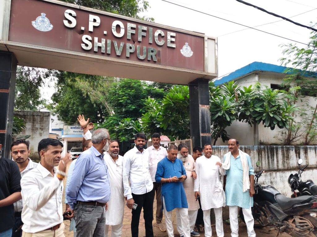 फिर निकला नपाध्यक्ष हटाओ-शहर बचाओ का जिन्न, एसपी ऑफिस जाकर पार्षदों ने दिया ज्ञापन