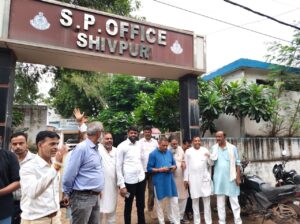 फिर निकला नपाध्यक्ष हटाओ-शहर बचाओ का जिन्न, एसपी ऑफिस जाकर पार्षदों ने दिया ज्ञापन