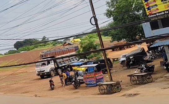 कृषि के नाम पर टैक्स फ्री ट्रेक्टर ट्रॉलियों से हो रहा व्यवसाय, चला रहे अनाड़ी ड्राइवर, हादसों में जान गंवा रहे लोग