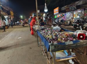 छोटी दीवाली पर 25 फीसदी बिक्री, अब बड़ी शिवाली से आस, किसान की कमी से निराश