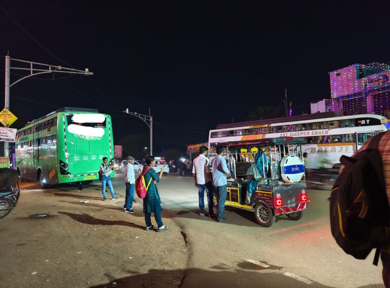 त्यौहार पर घर आने में भी कटी जेब, प्राइवेट बसों में दोगुना किराया वसूल रहे, परिवहन विभाग मौन