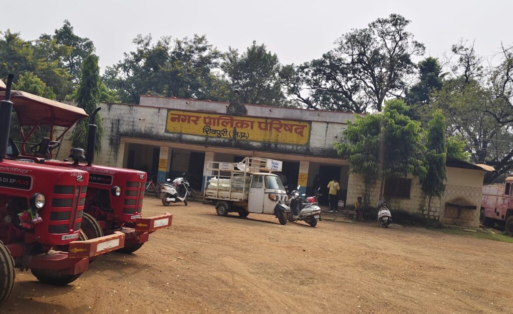 नगरपालिका से हटाए गए दोनों वकीलों की हुई वापसी, करोड़ों की जमीन का केस हार गई थी नपा