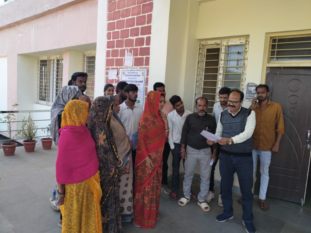 कोलारस में खुला जीटी कंपनी का दफ्तर हुआ बंद, 100 करोड़ का लगा गई चूना, पीड़ित लोगों ने की एसडीएम व एसडीओपी से शिकायत