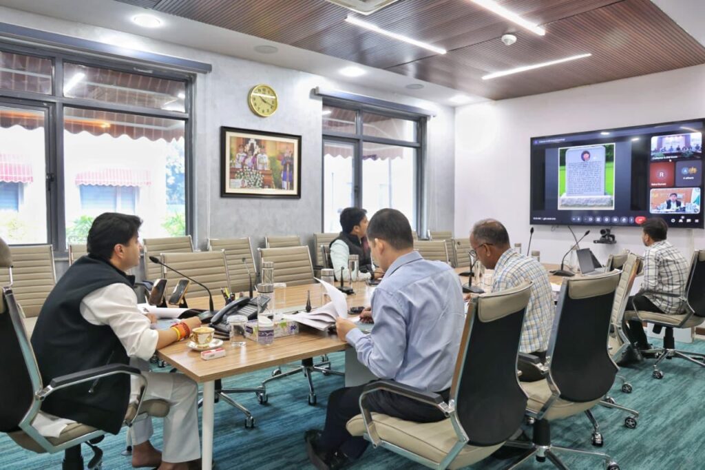 शिवपुरी को आधुनिक पर्यटन नगरी बनाने का केंद्रीय मंत्री ने फिर खींचा खाका, जनप्रतिनिधि व अधिकारी भी रहे शामिल