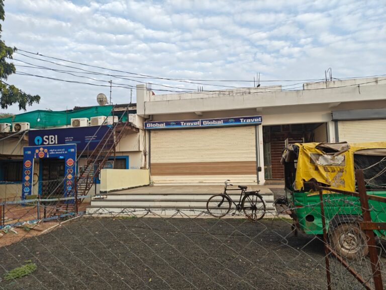 जिसका रिबन रविंद्र शिवहरे ने काटा, वो कंपनी लोगों की जेब काटकर, करोड़ों समेट ले गई