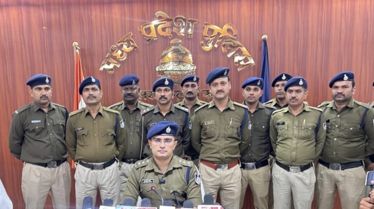 करेरा आईपीएस आयुष के नेतृत्व में संयुक्त कार्यवाही में पकड़ी 56 लाख रुपए की स्मैक