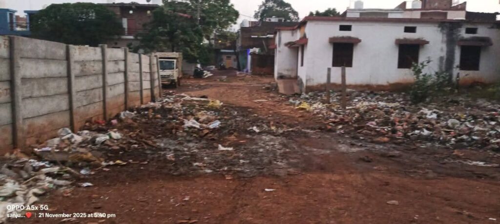 गाय के हमले में घायल महिला के पुत्र ने एसपी से की शिकायत: नपा जिम्मेदारों पर दर्ज हो मामला