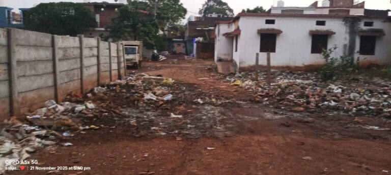 गाय के हमले में घायल महिला के पुत्र ने एसपी से की शिकायत: नपा जिम्मेदारों पर दर्ज हो मामला