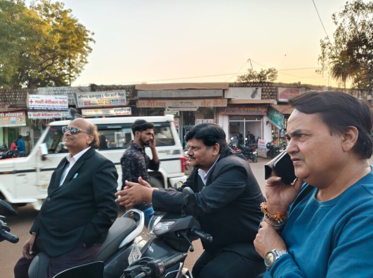 कलेक्टर के आदेश की अवहेलना पर उतारू नपा सीएमओ, पीआईसी की बैठक में वकीलों का बिंदु लटकाया