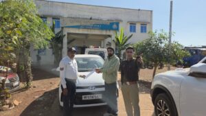 कार को स्टार्ट छोड़कर ग्राउंड में पैदल क्यों घूमा?, ट्रैफिक पुलिस ने काटा 6 हजार का चालान