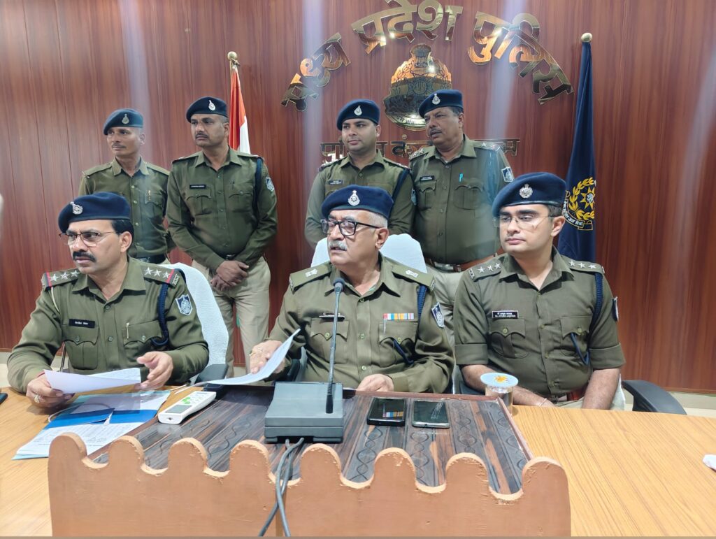 करेरा पुलिस ने किया अंधे कत्ल का पर्दाफाश, 24 घंटे में दबोचे दो आरोपी, लूट का माल भी बरामद