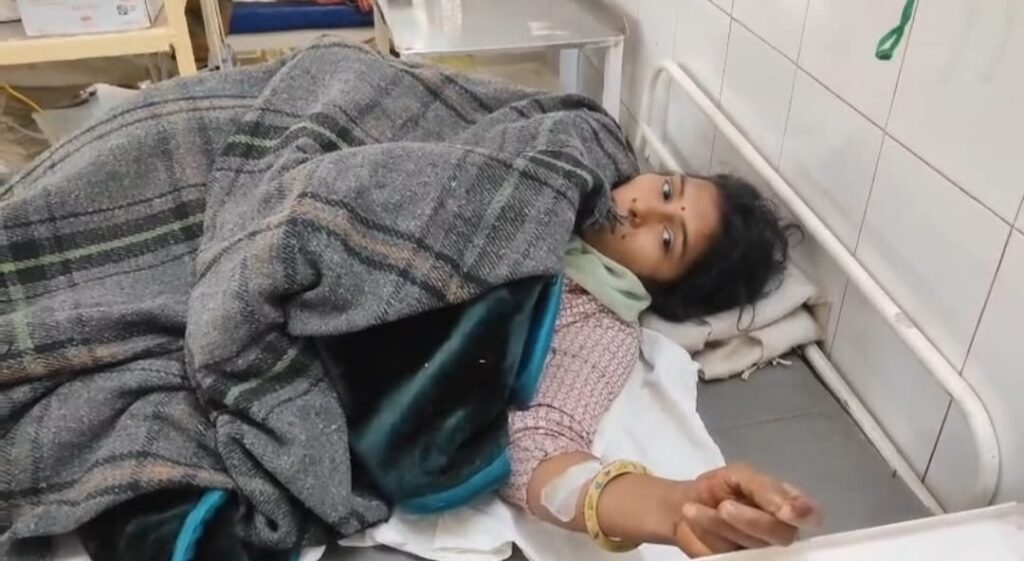 जमीन के लिए लड़ाई की हद: मेड का पत्थर सरका देख, देवरानी और जेठानी ने एक-दूसरे , पर बरसाई लाठियां, अस्पताल में भर्ती