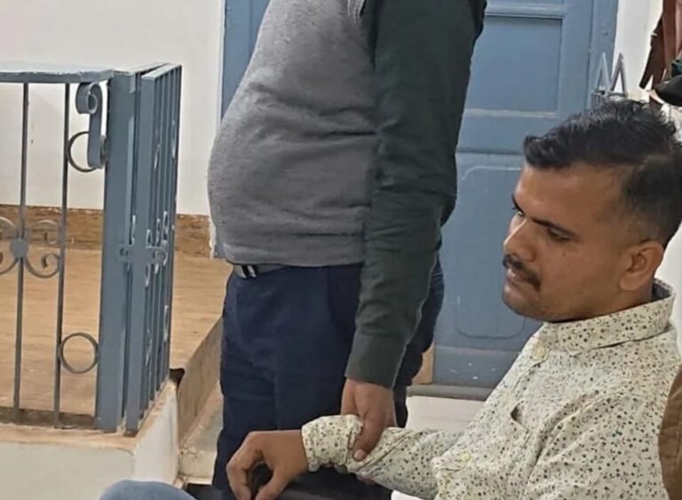 कलेक्ट्रेट में लोकायुक्त की टीम ने एडीएम आफिस से स्टेनो को रिश्वत लेते दबोचा