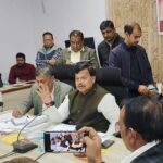 महत्वपूर्ण मुद्दों पर चुप्पी साधकर दो वर्षीय उपलब्धियों गिना गए प्रभारी मंत्री