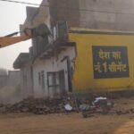 करेरा मंडी के पास नया बस स्टेंड बनाने के लिए तोड़े गए अतिक्रमण, 19 परिवार हुए बेघर