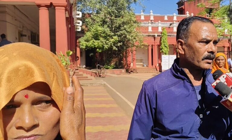 पति व ससुर की मौत पर नहीं आई पहली पत्नी, गुपचुप पति के नाम की जमीन बेच गई शहर के हिस्ट्रीशीटर को