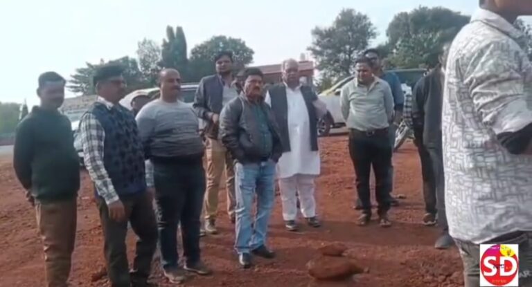 अपनी जमीन को फ्रंट में लाने के लिए विधायक ने किया दूसरे की जमीन को सड़क में मिलाने का प्रयास