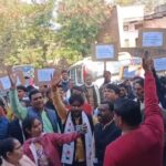 मोहित हटाओ-कांग्रेस बचाओ के नारे दतिया में करेरा विधानसभा के कांग्रेसियों ने लगाए