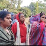 प्रधानमंत्री आवास में रहने वाले परिवारों की महिलाएं बोलीं: हमें मौत के मुंह में बसा दिया, अब बिजली और पानी काटकर खतरे में कर दी जिंदगी